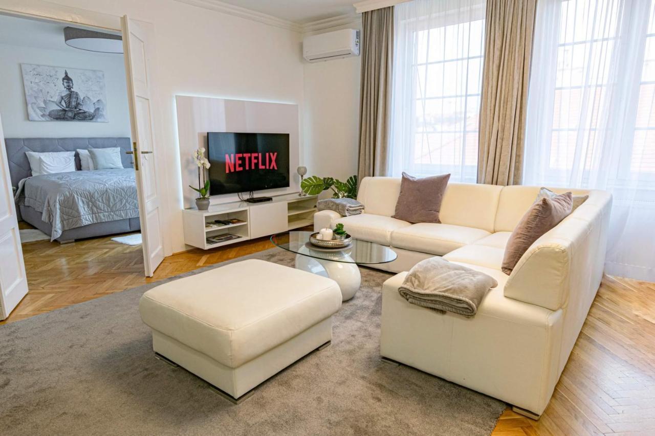 Apartamento Budacastle Panoramic Luxurious Family Apt, Free Parking Included
