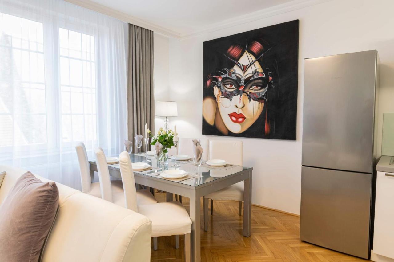 Budacastle Panoramic Luxurious Family Apt, Free Parking Included Appartement